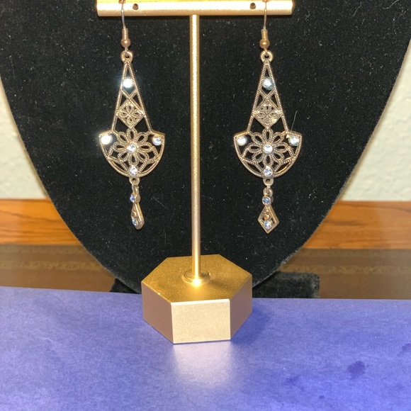 🌸Vintage Gold Tone Filigree Earrings🌺 - Picture 5 of 8